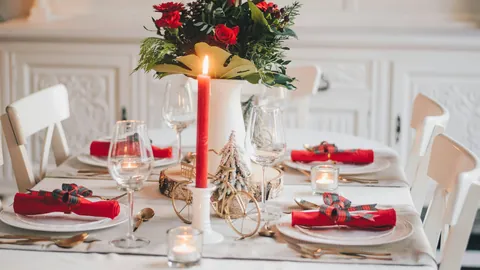 Dukat julbord med tända ljus